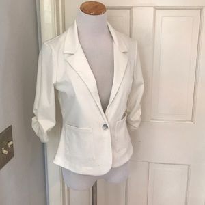 White medium 3/4 sleeve blazer